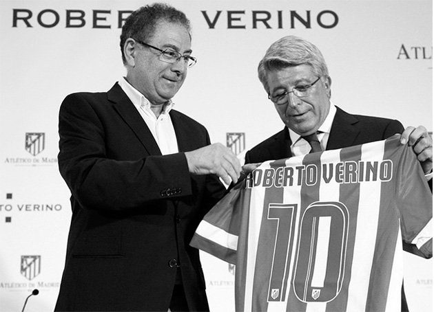 Roberto Verino with the president of the Atlético de Madrid soccer club, Enrique Cerezo