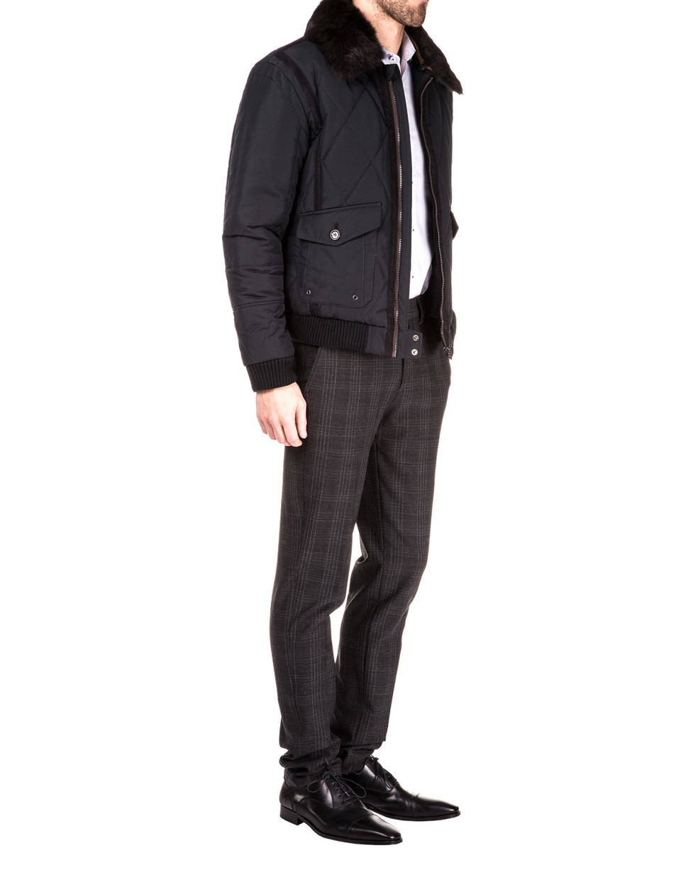Windbreaker with detachable collar 