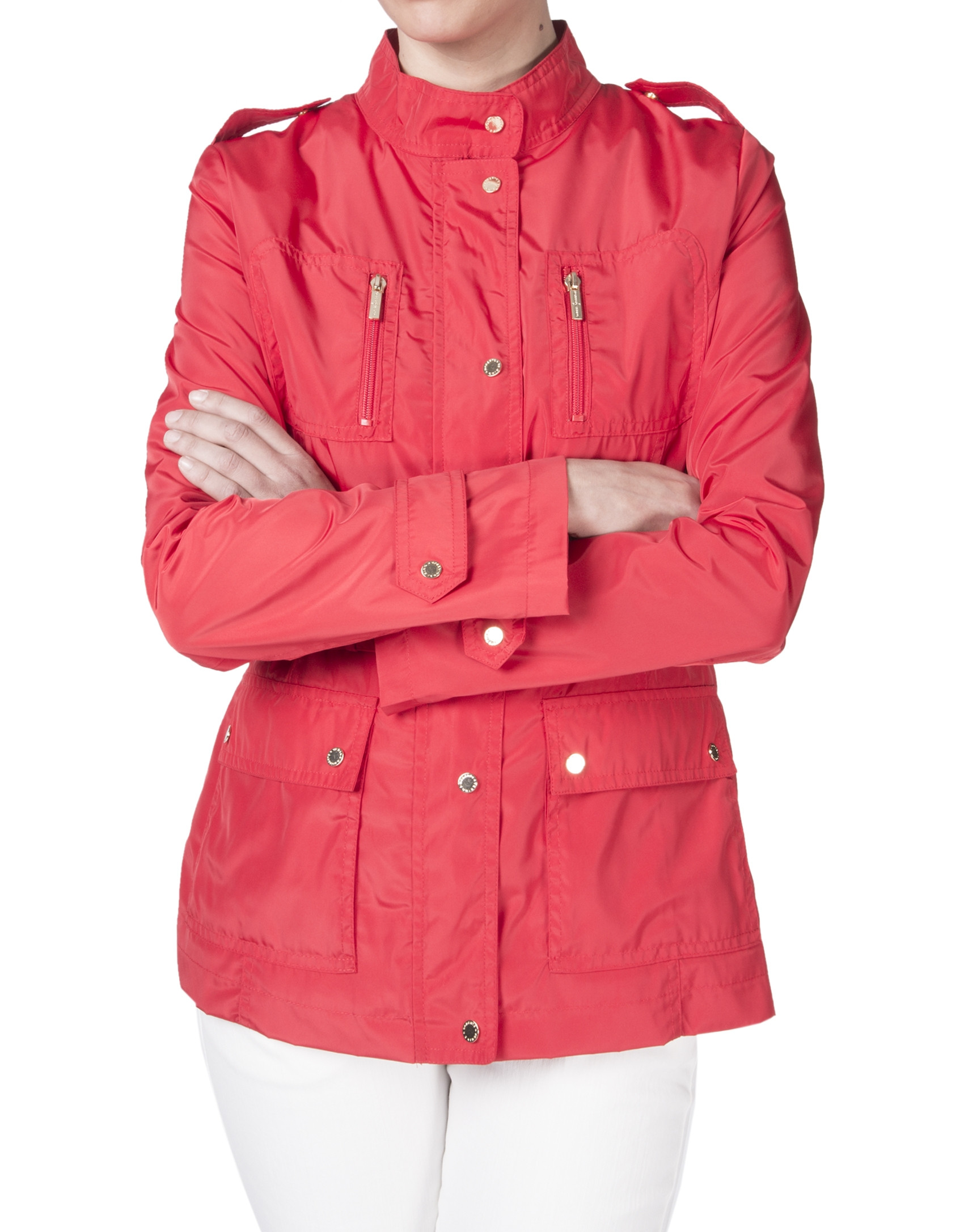 Trench rojo con cinturón