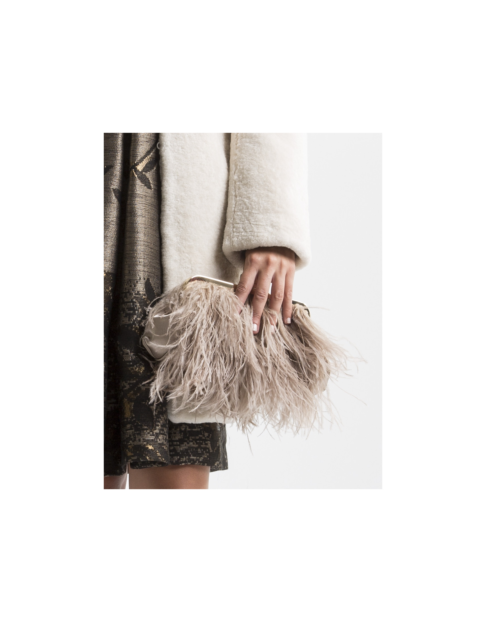 Clutch with feathers 