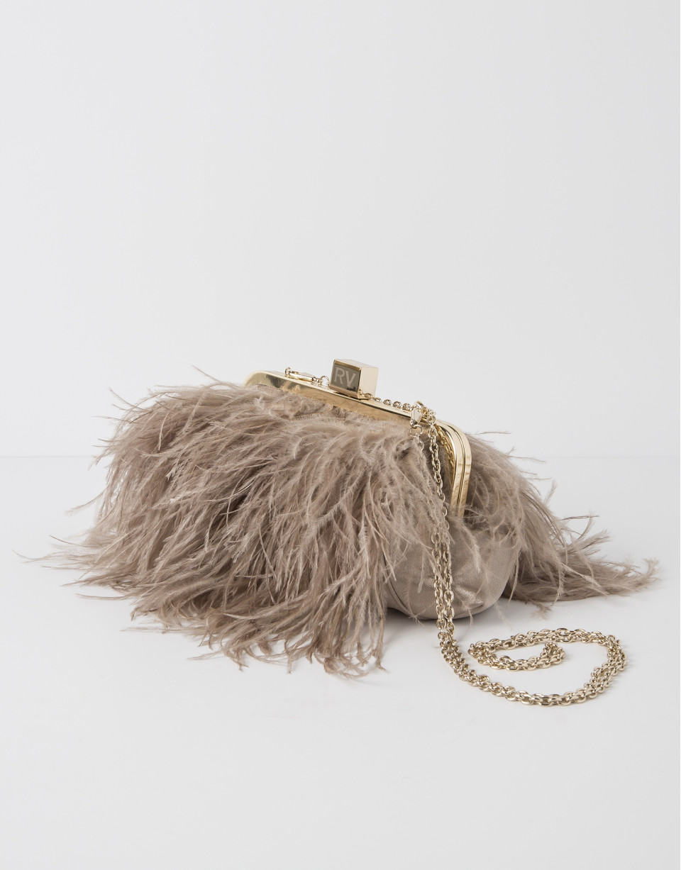 Clutch with feathers 