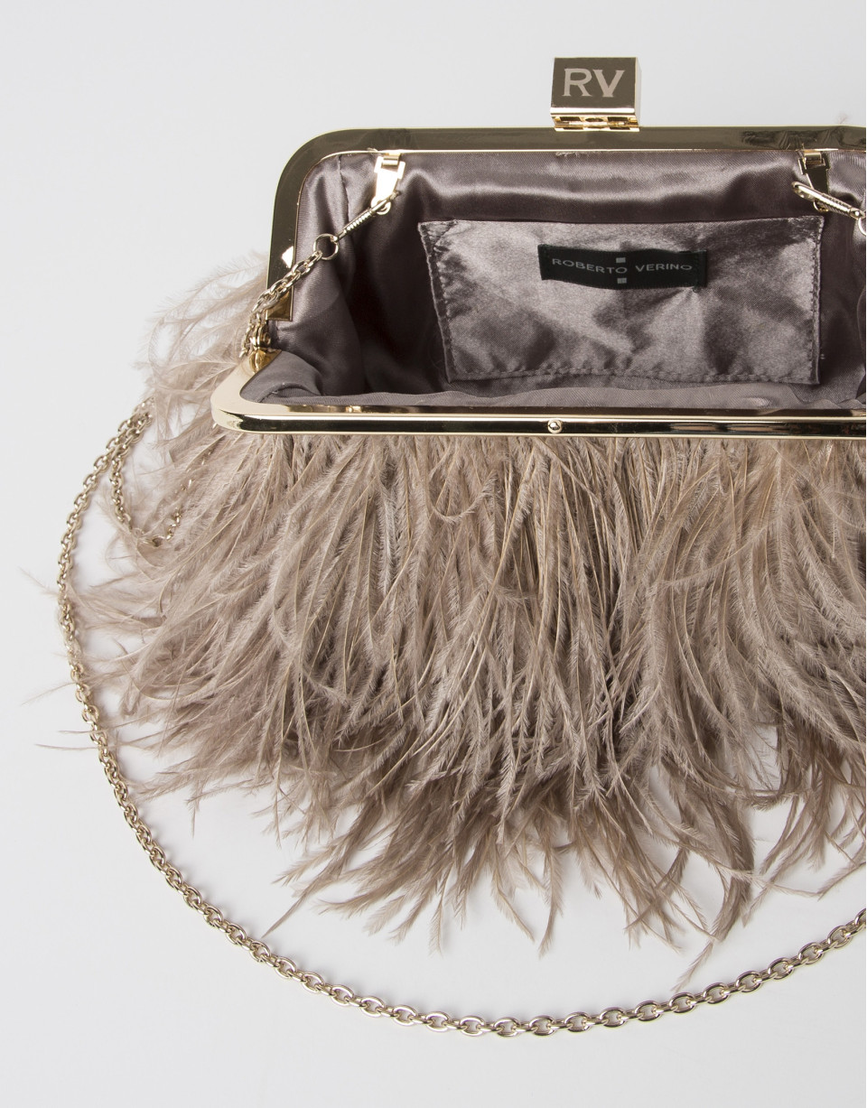Clutch with feathers 