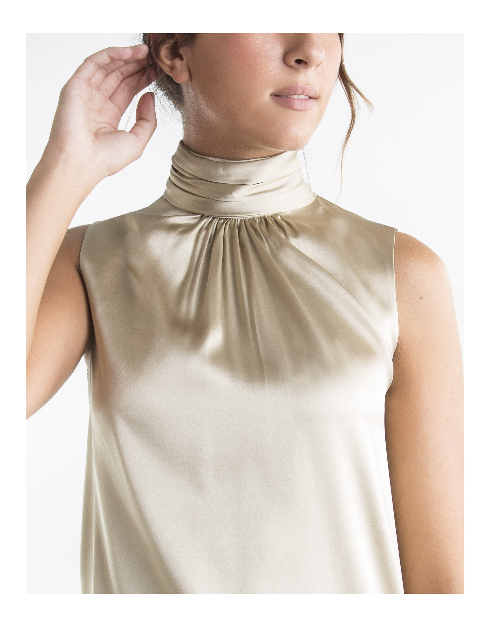Top cuello alto arena