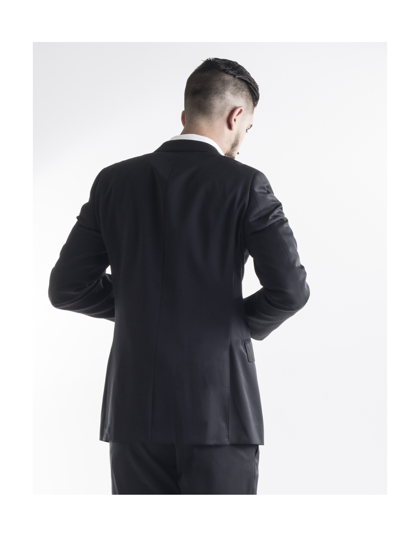 Traje liso negro