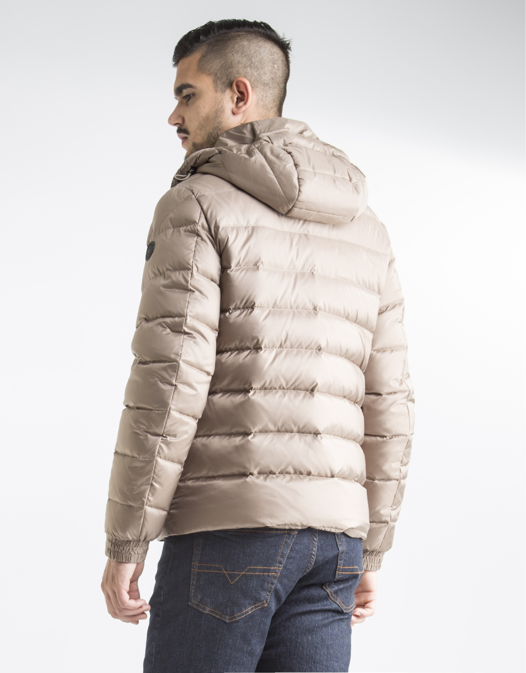Deportiva plumas corto beige