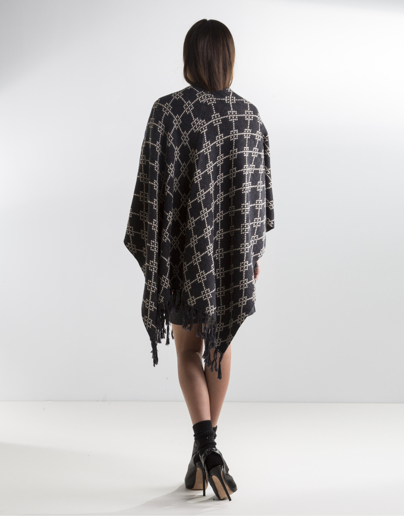 Poncho flecos gris