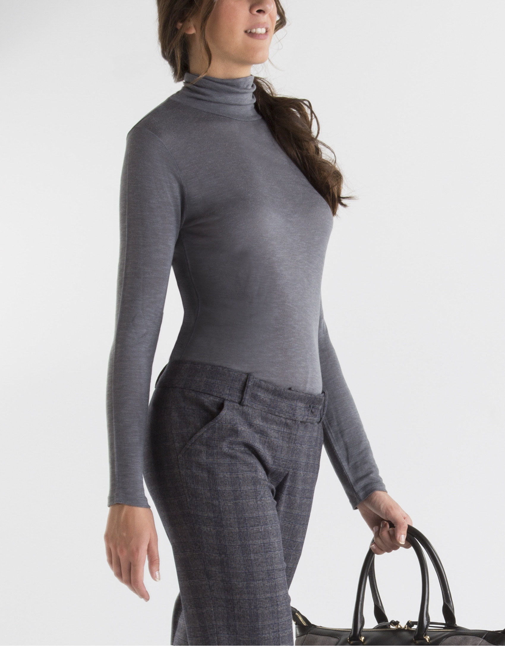 Camiseta cuello cisne gris