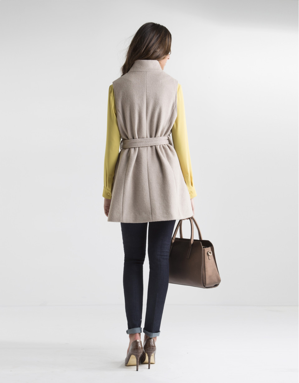 Chaleco de lana beige