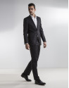 Traje liso gris oscuro
