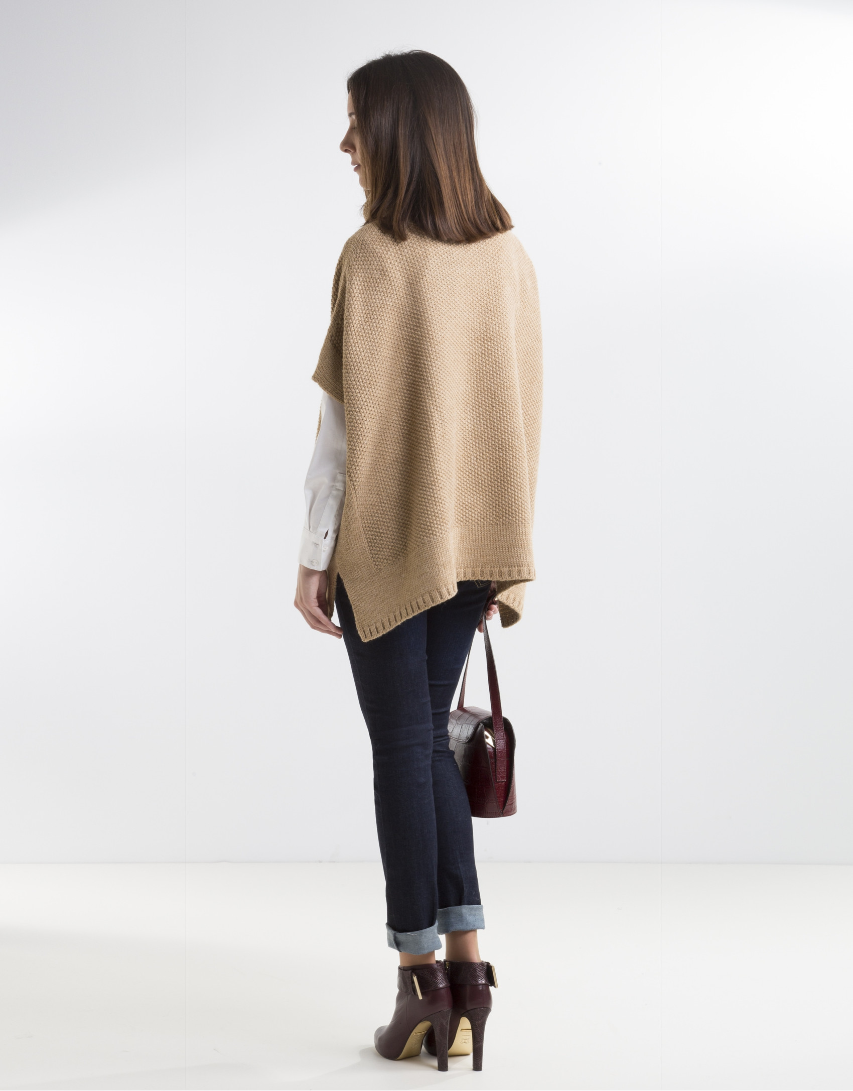 Poncho cuello vuelto beige