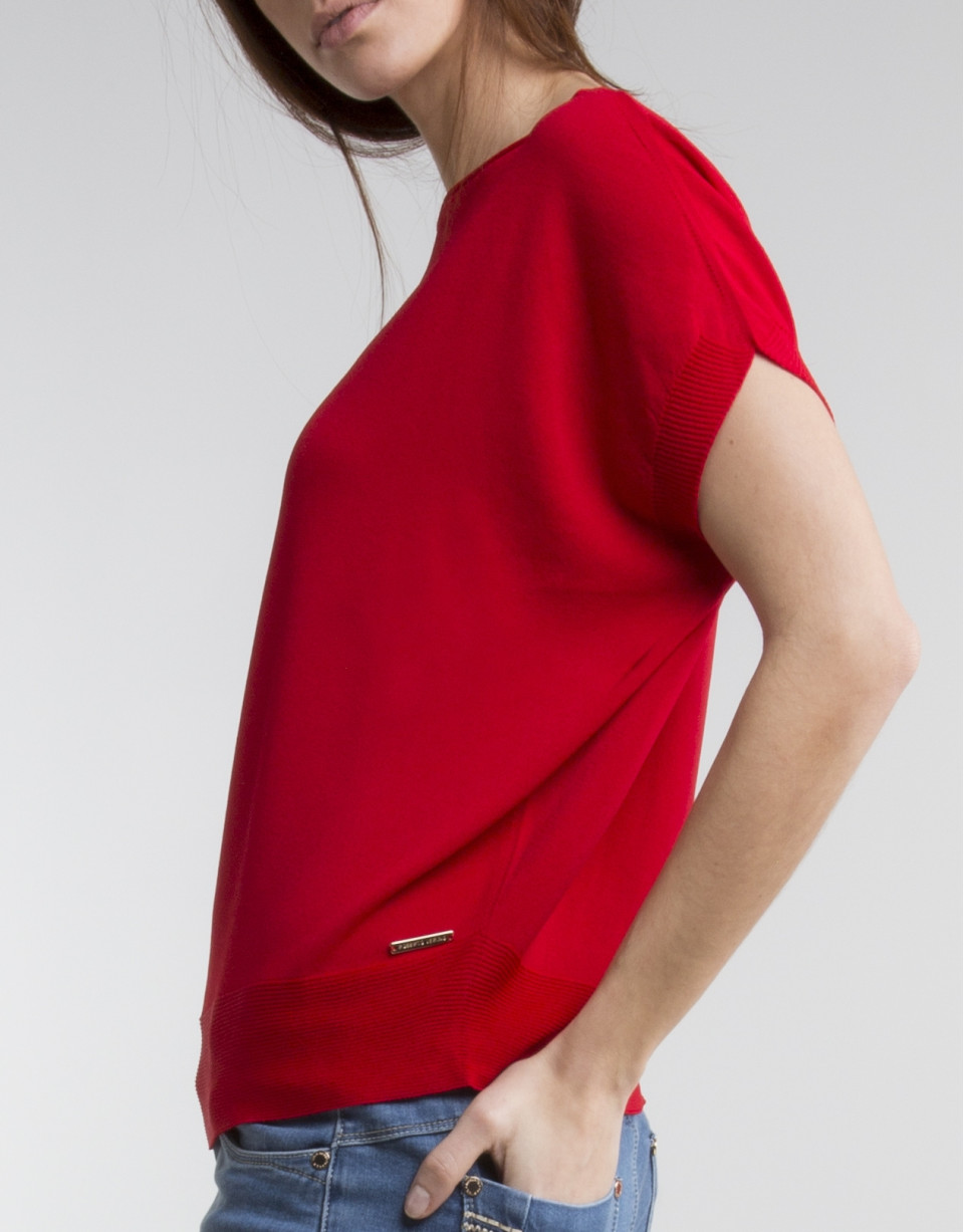Red loose sweater