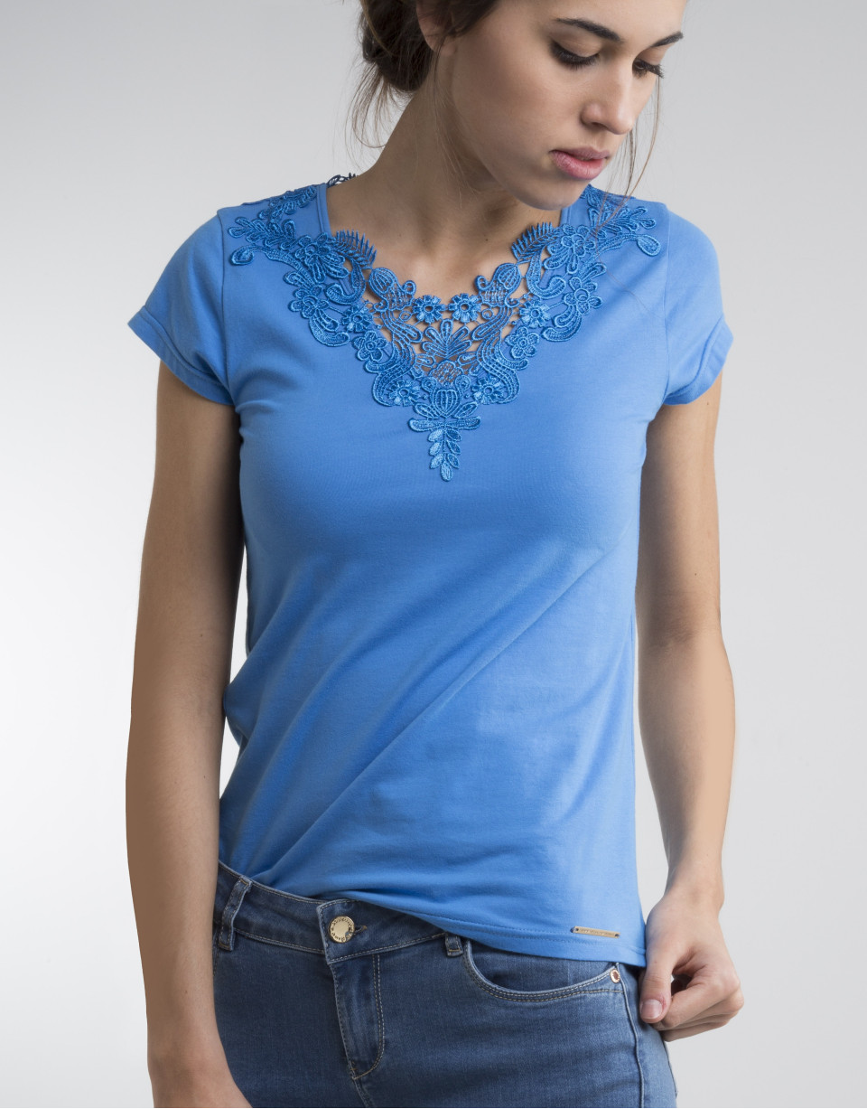 Camiseta crochet azul