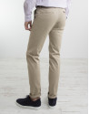 Pantalón chino de algodón beige