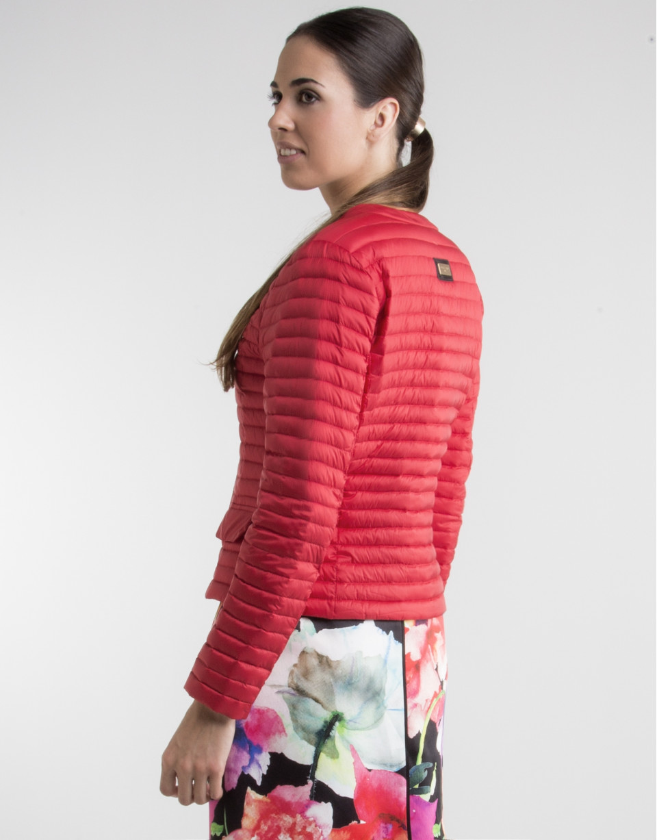 Plumas corto rojo
