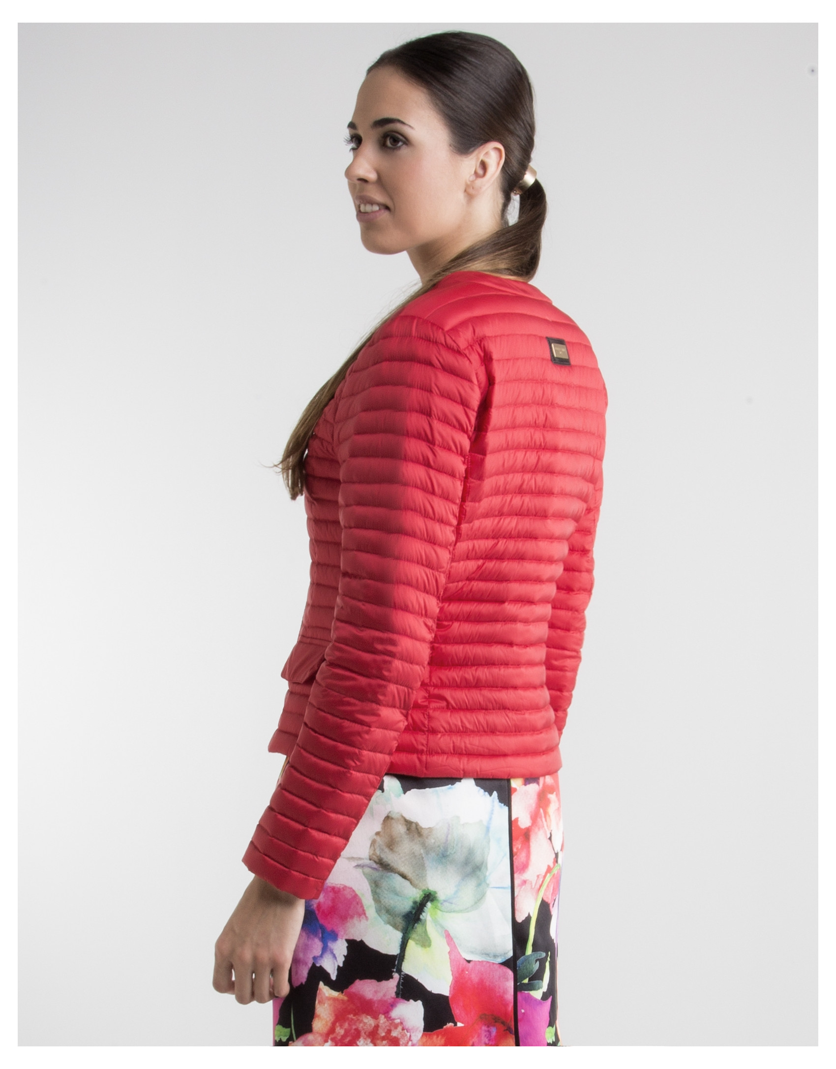 Plumas corto rojo