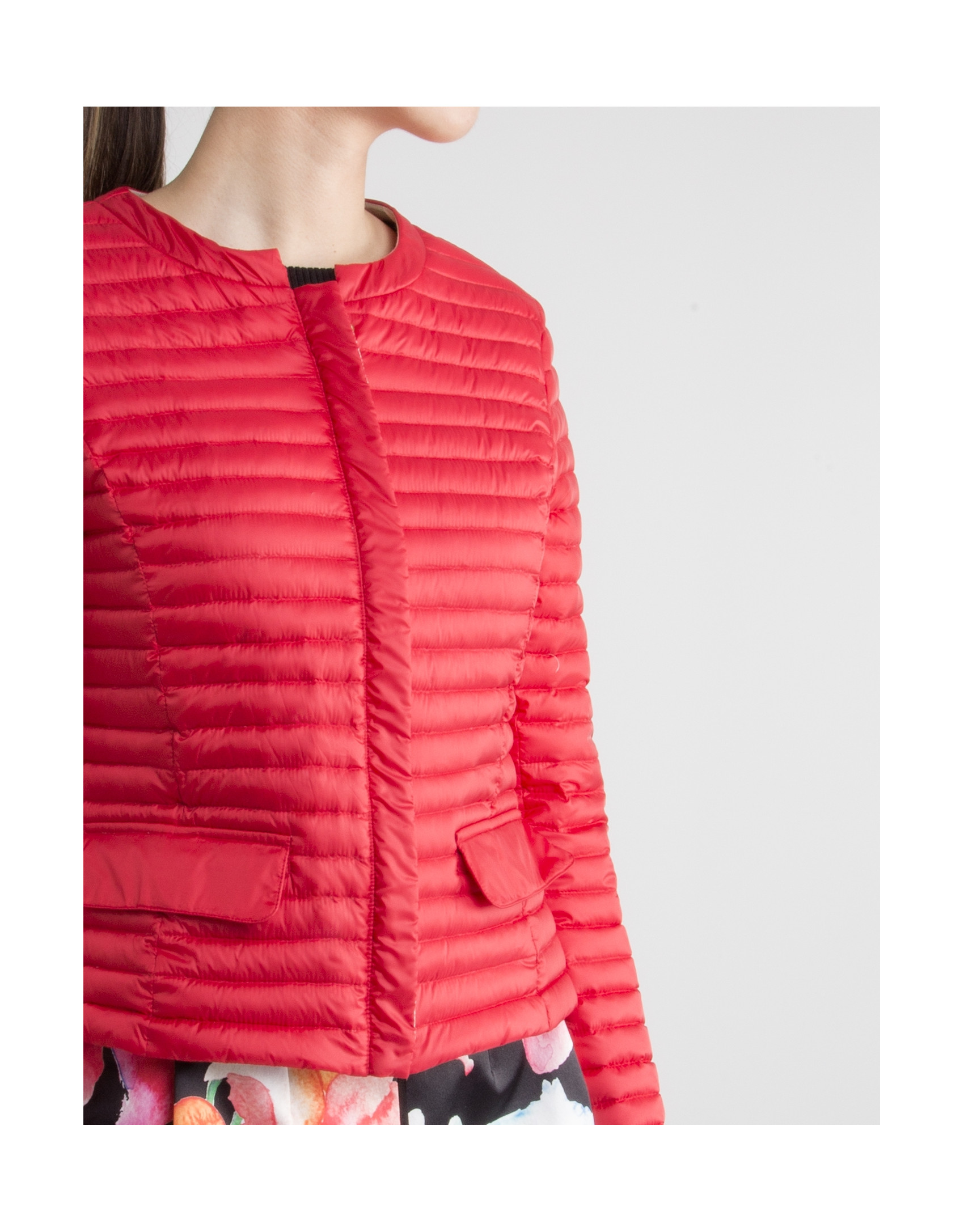 Plumas corto rojo