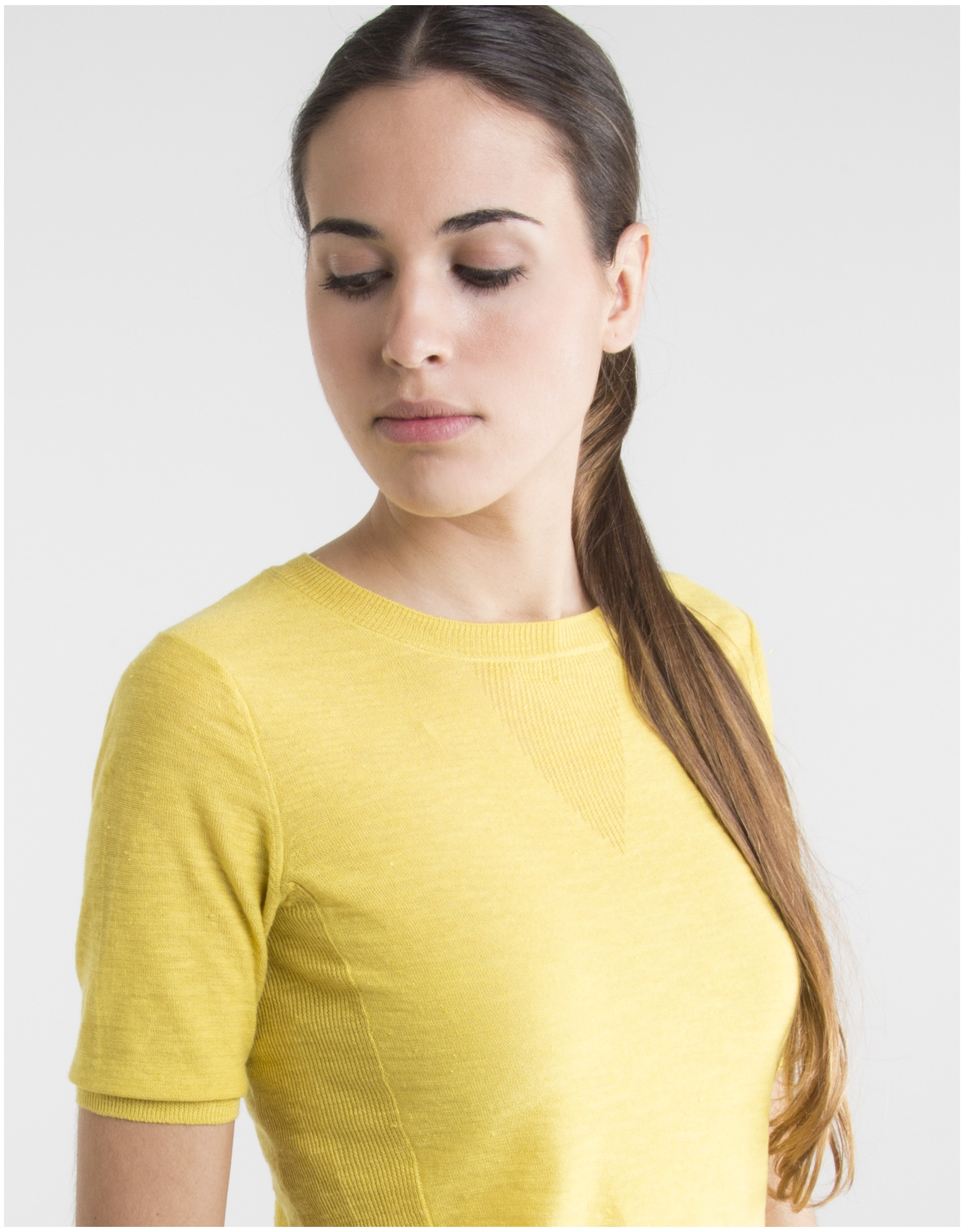 Yellow sweater with short sleeves
