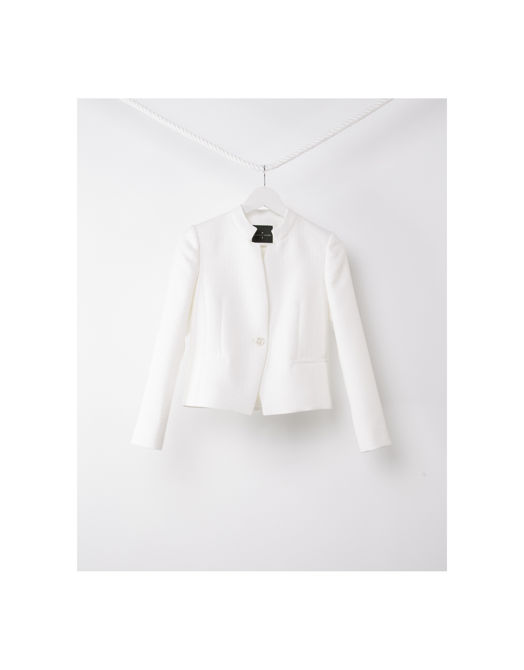 Short white jacket 
