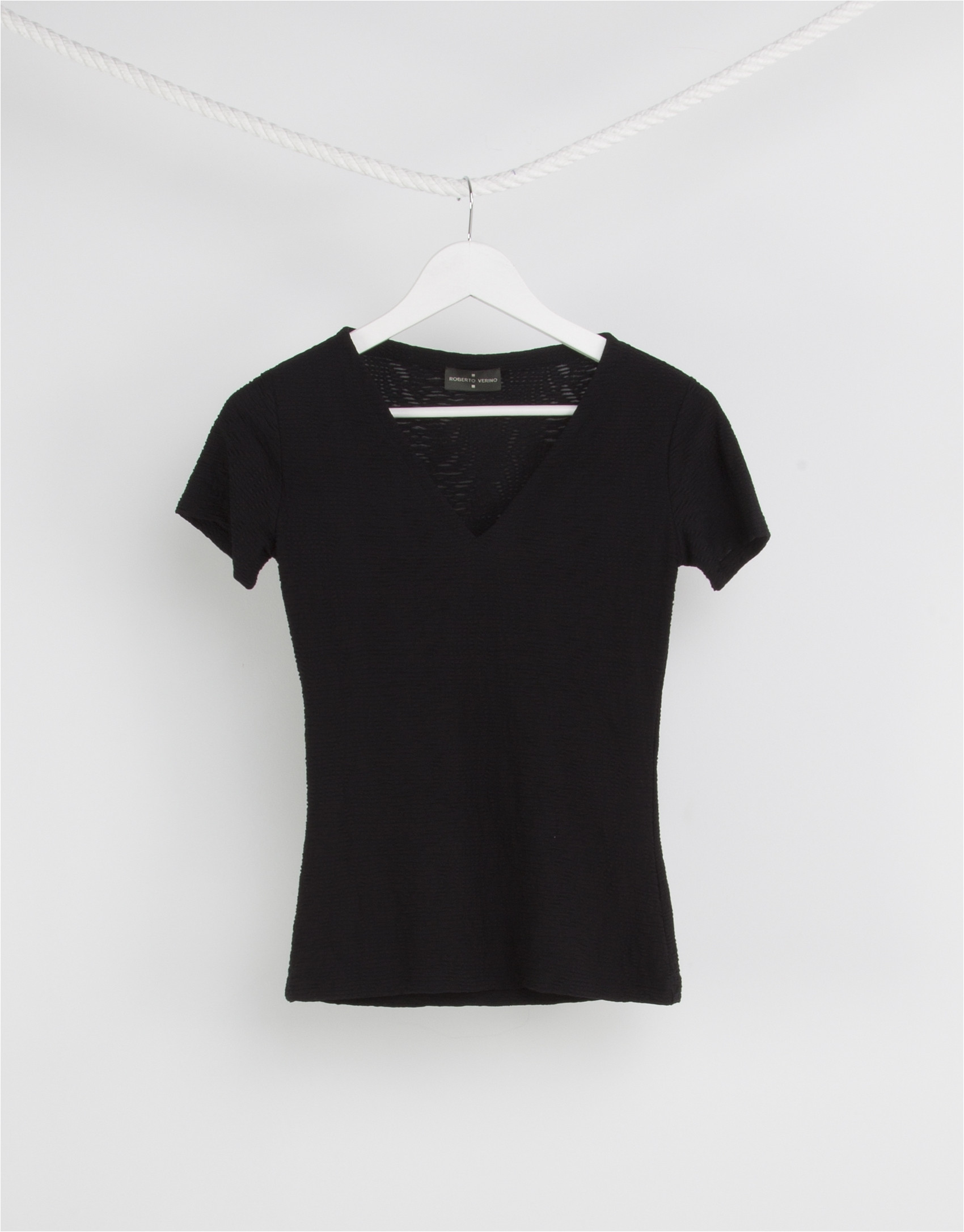 Camiseta escote pico negra