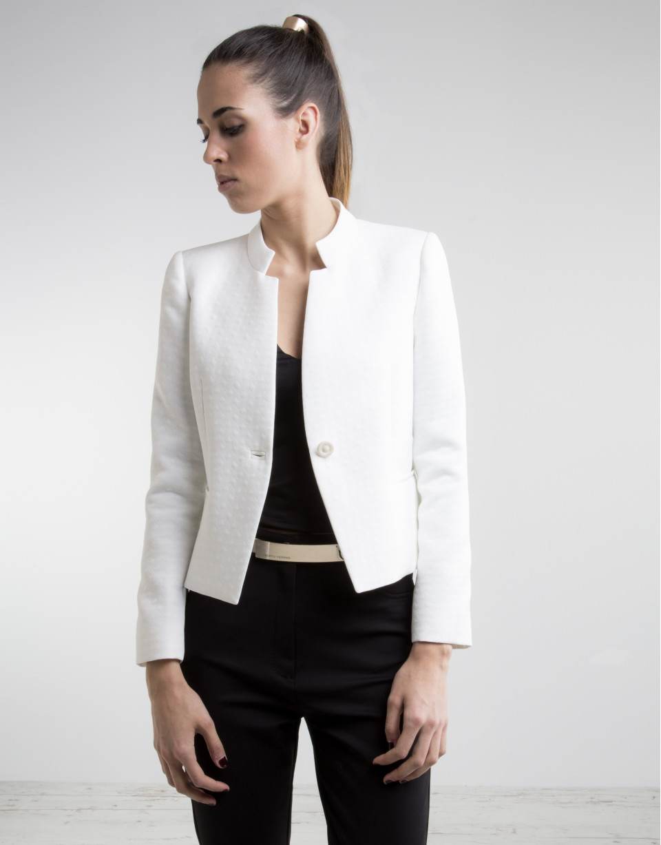 Short white jacket 