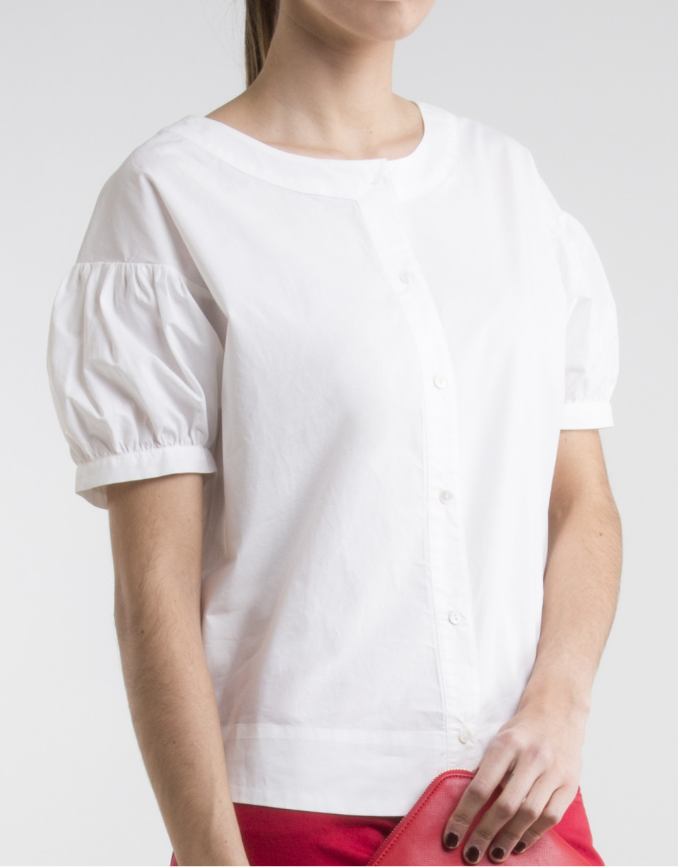 White shirt with round collar