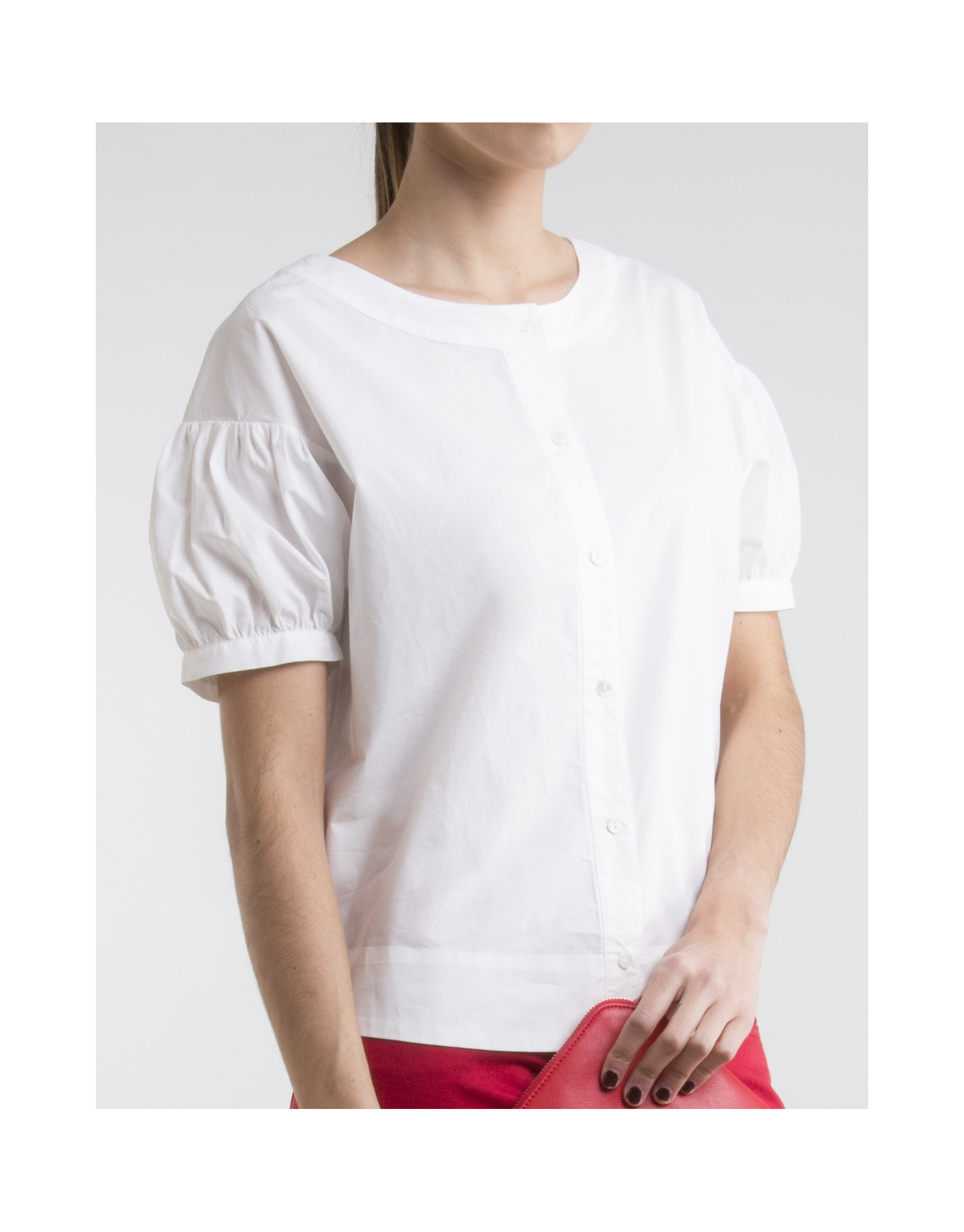 White shirt with round collar
