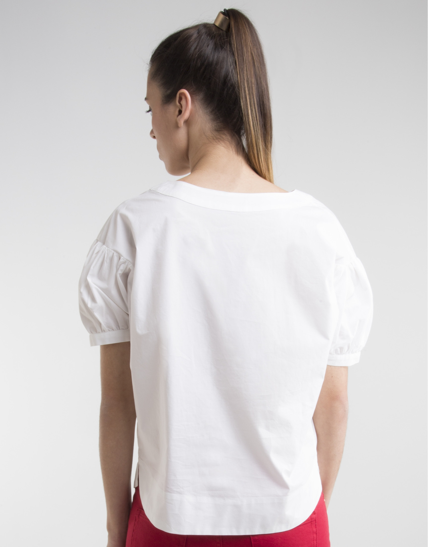 White shirt with round collar