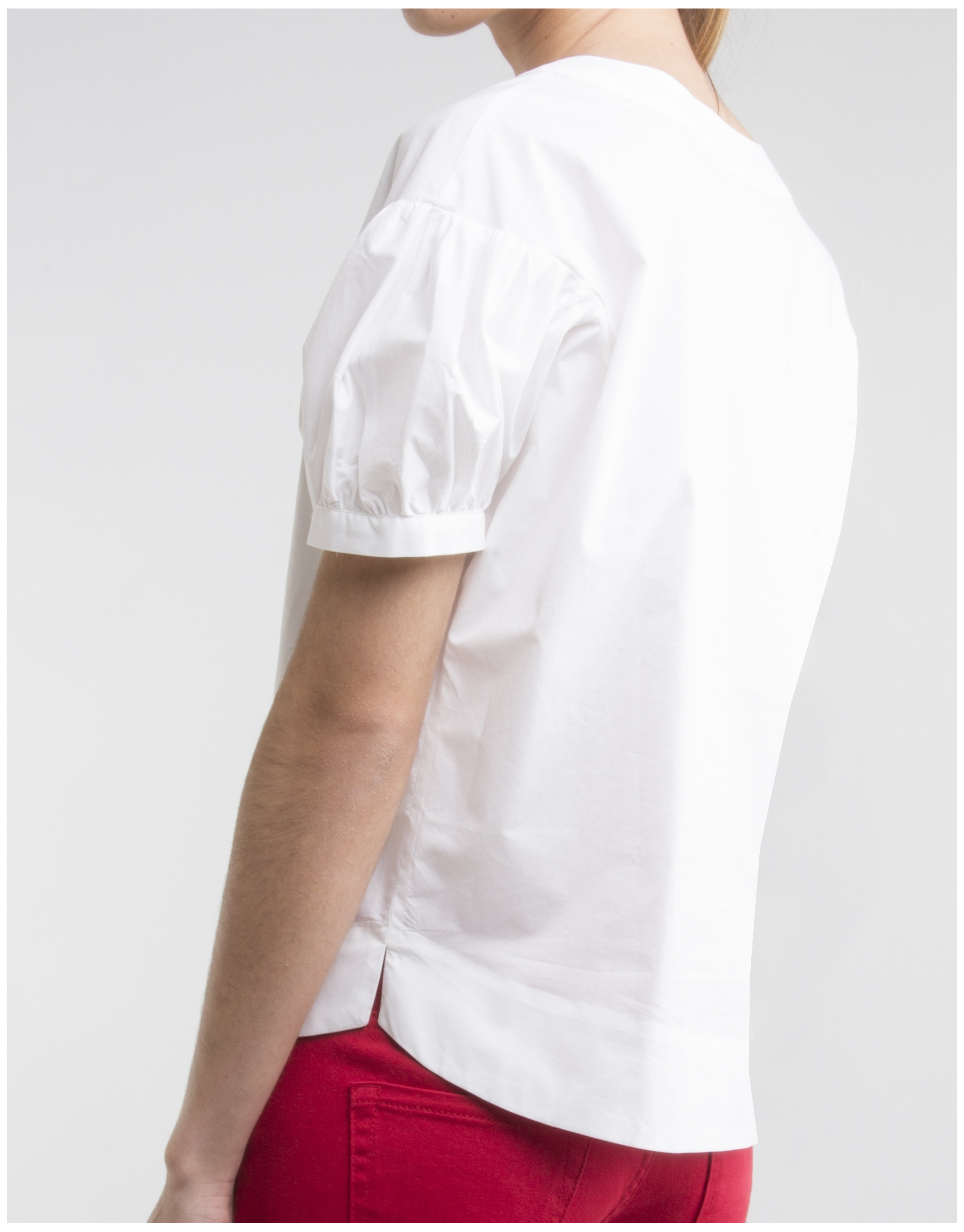 Camisa blanca cuello redondo