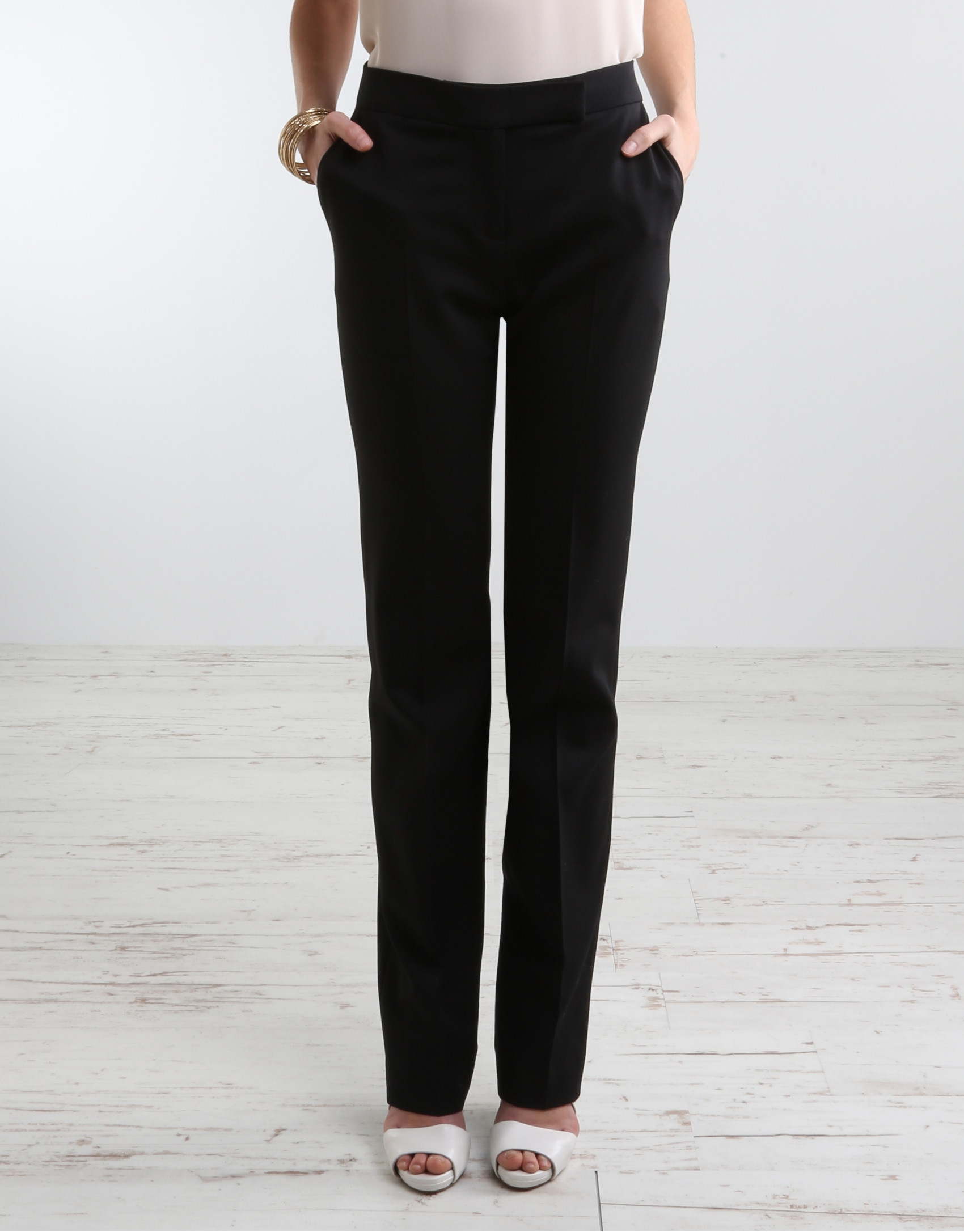 Pantalón negro con pasamanería