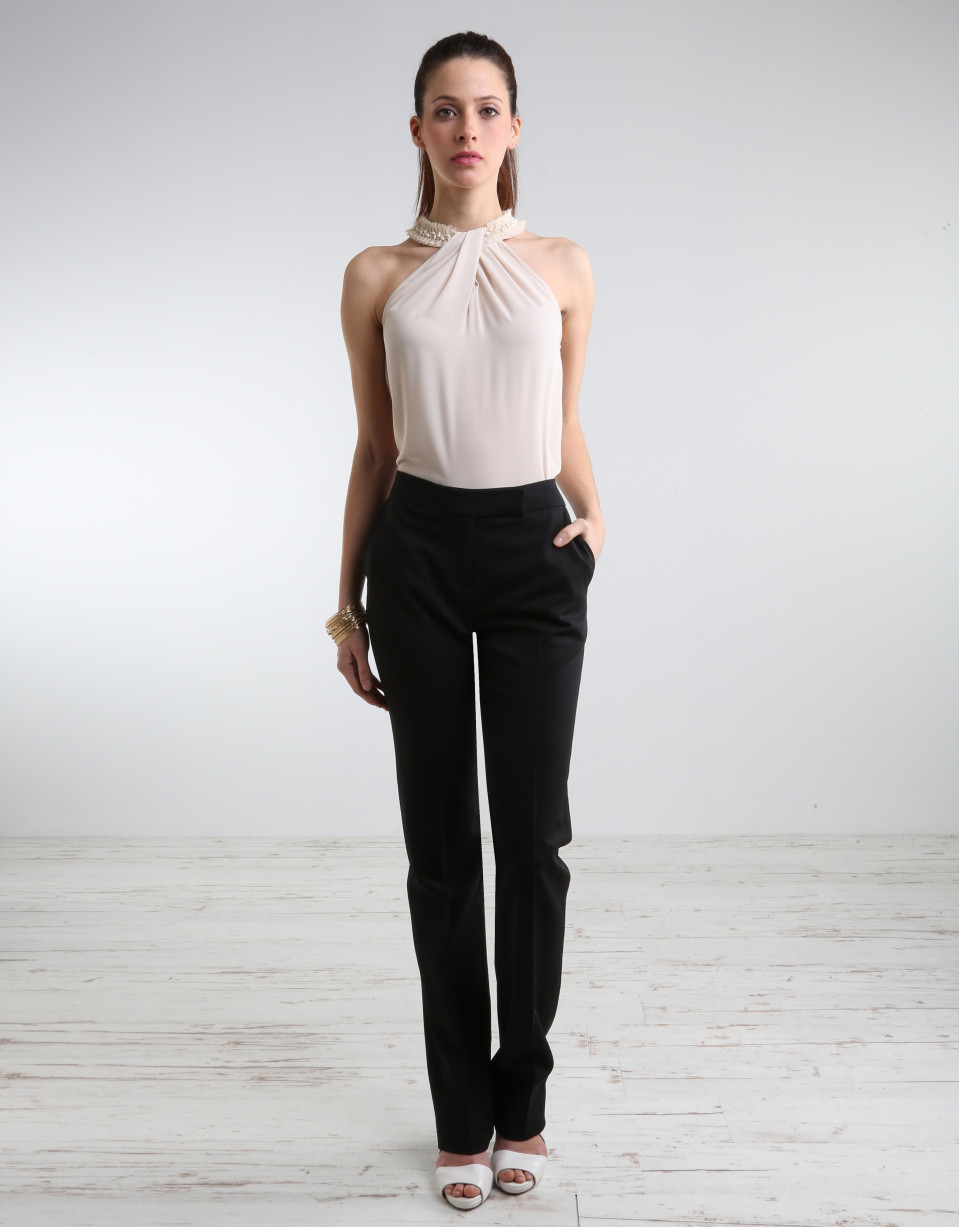 Pantalón negro con pasamanería