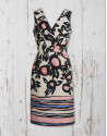 Vestido escote pico estampado