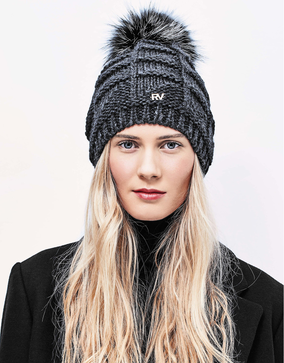 Gorro punto pompón pelo gris