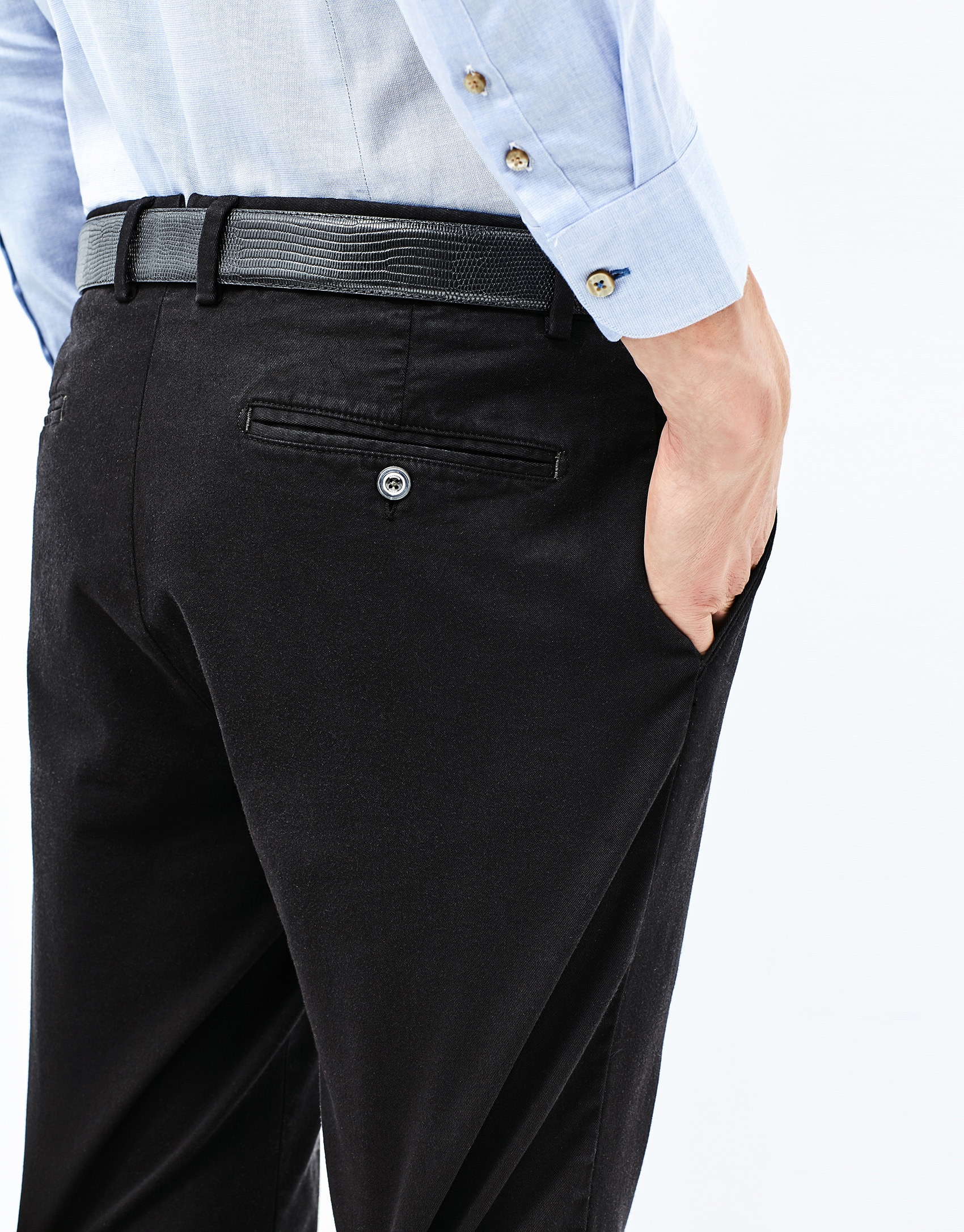 Pantalón chino negro