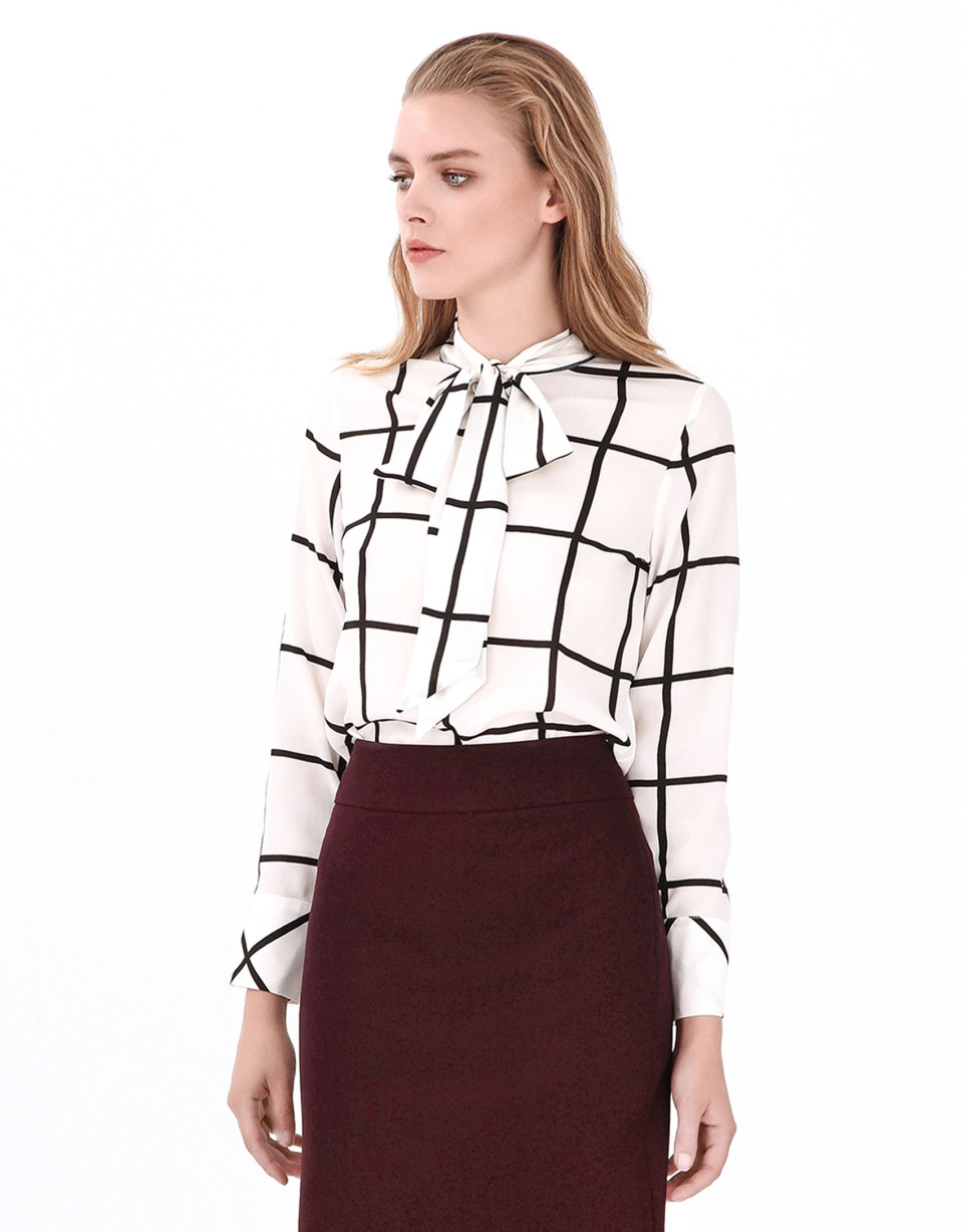 Checked blouse with bow