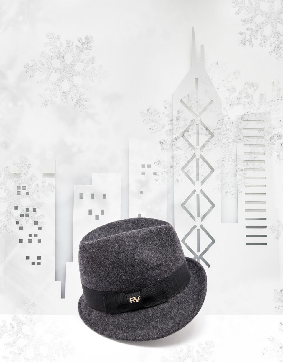 Sombrero gris ala corta