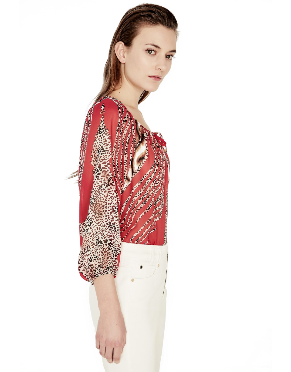 Red loose  off-the-shoulder neck shirt