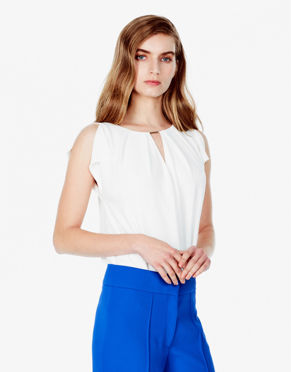 Top escote lágrima beige