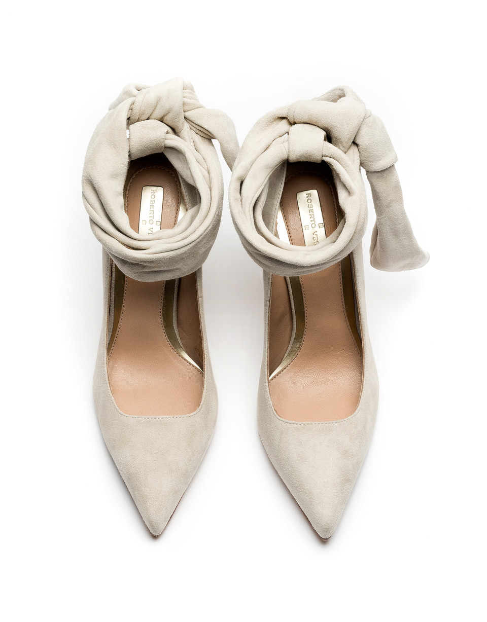 Nude colored Saint Tropez pumps