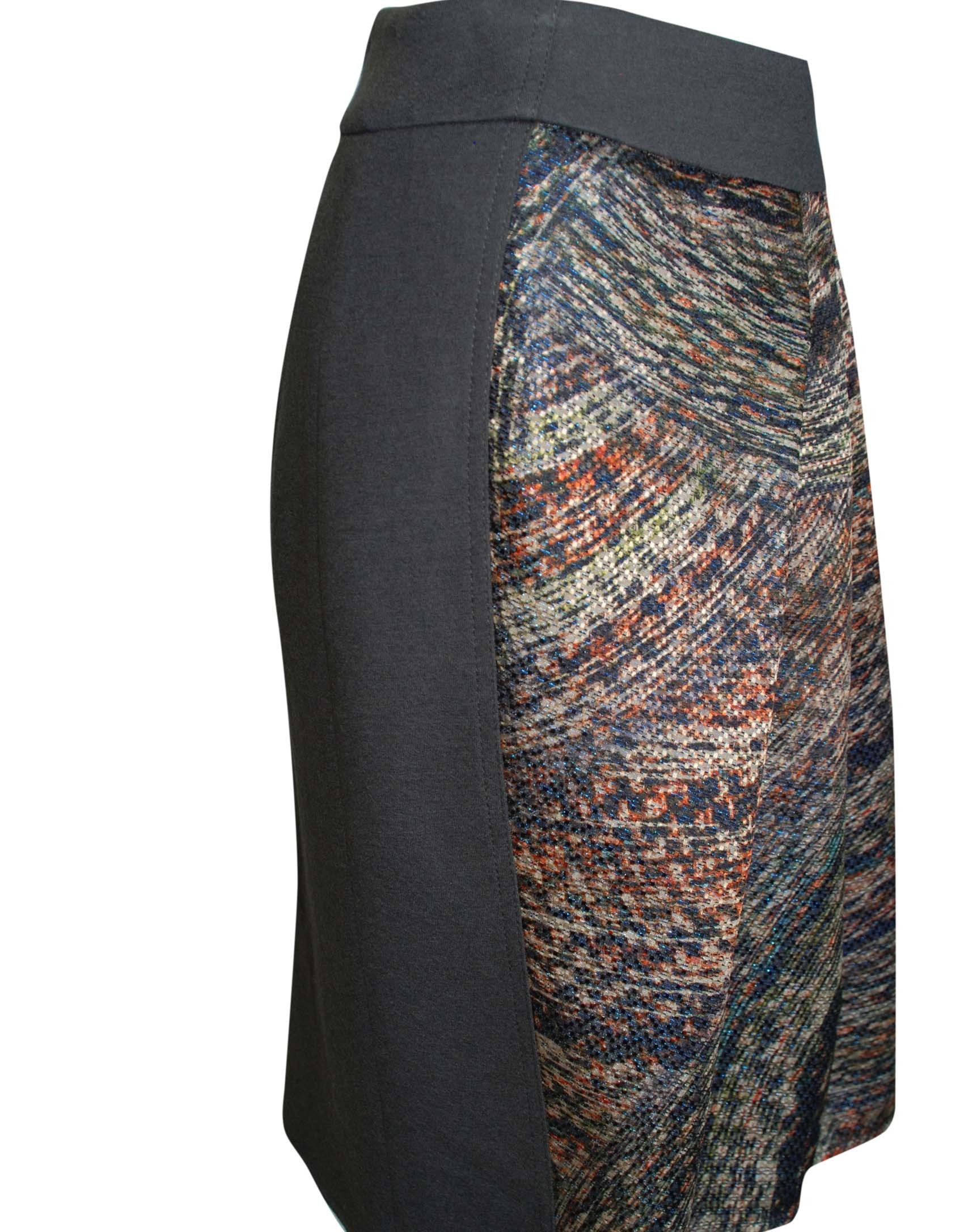 Falda corta gris jacquard delantero