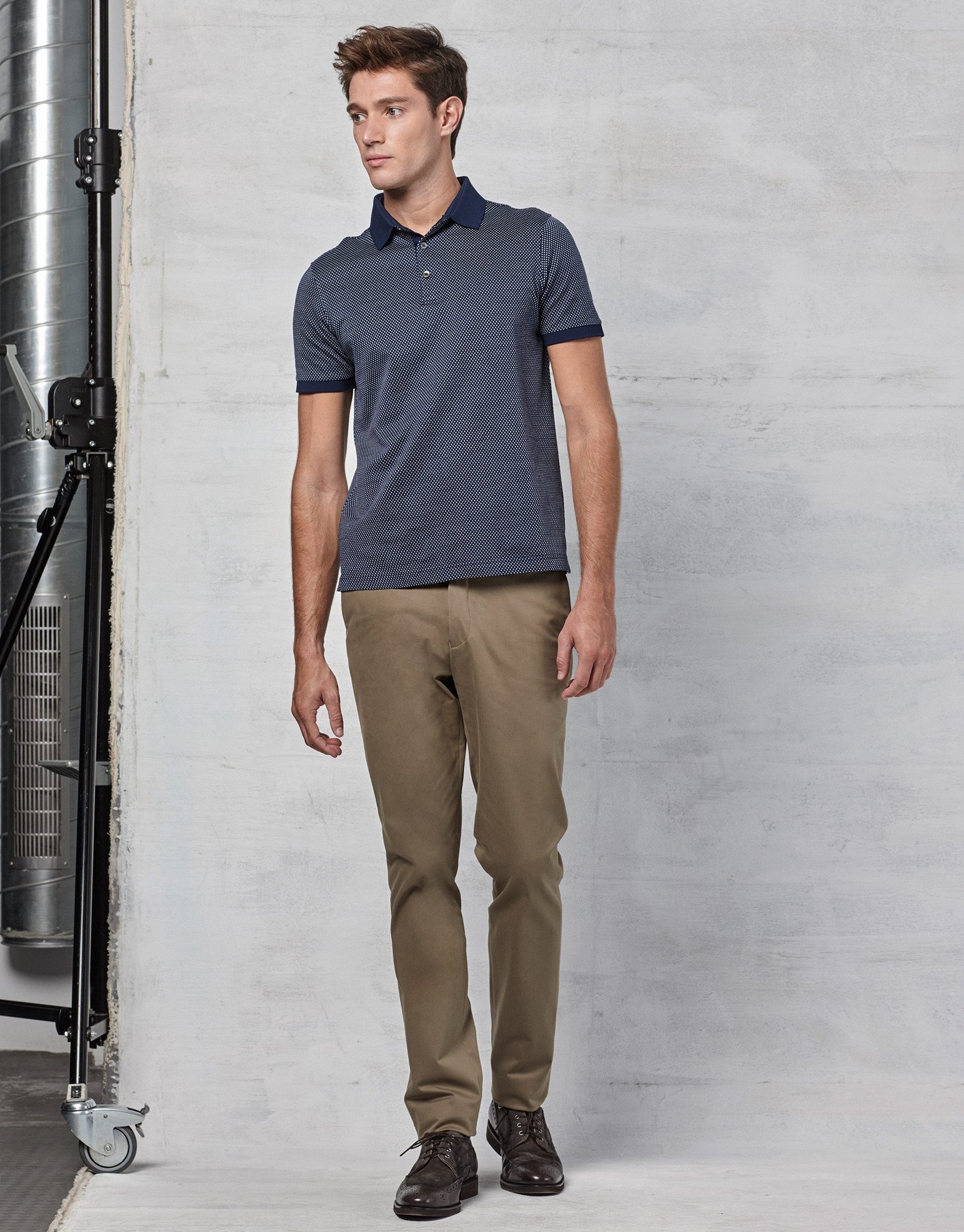 Pantalón chino algodón color visón