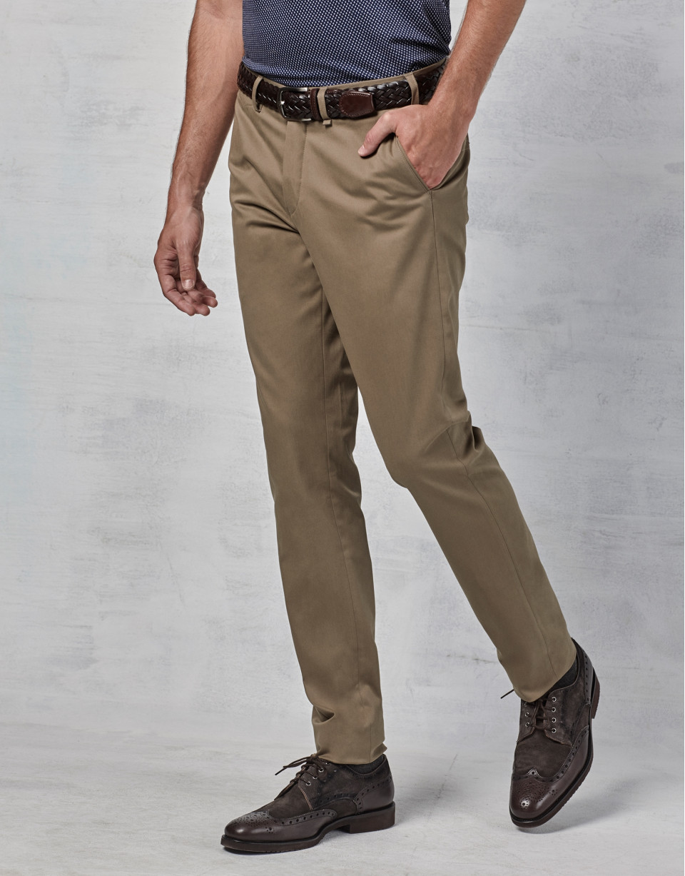 Pantalón chino algodón color visón
