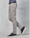 Pantalón chino básico.