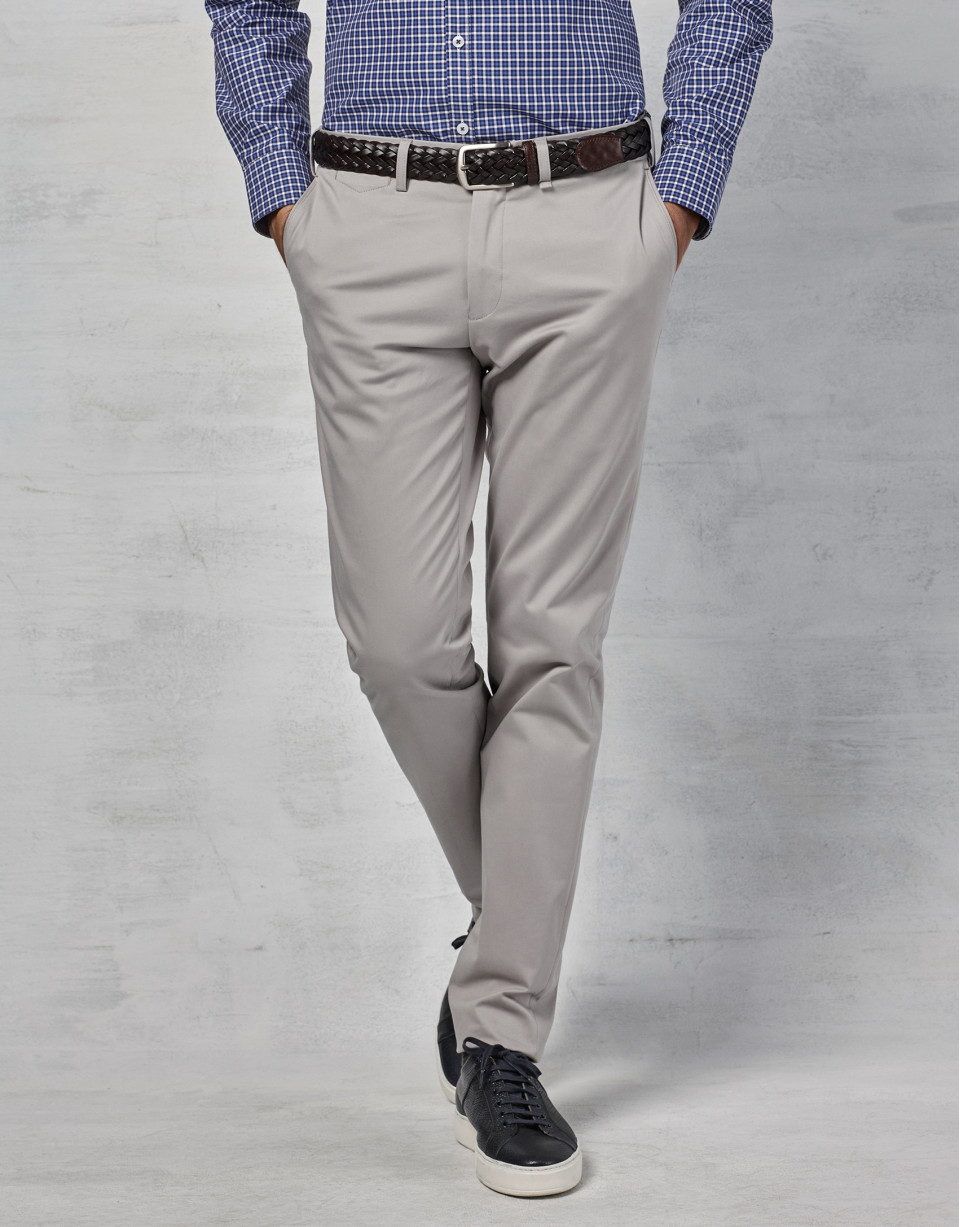 Pantalón chino básico.