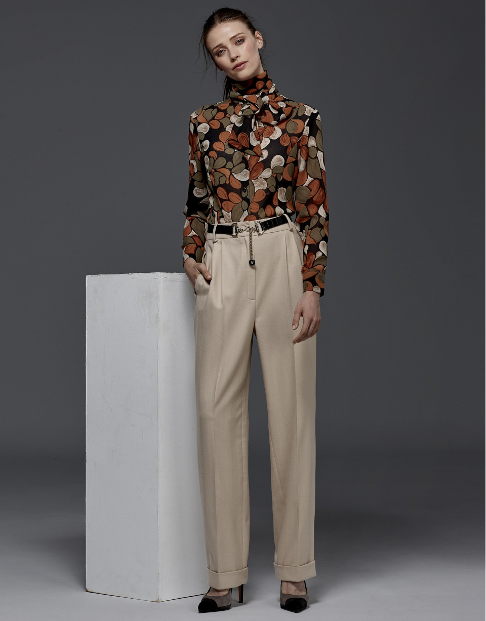 Grey herringbone pants with darts