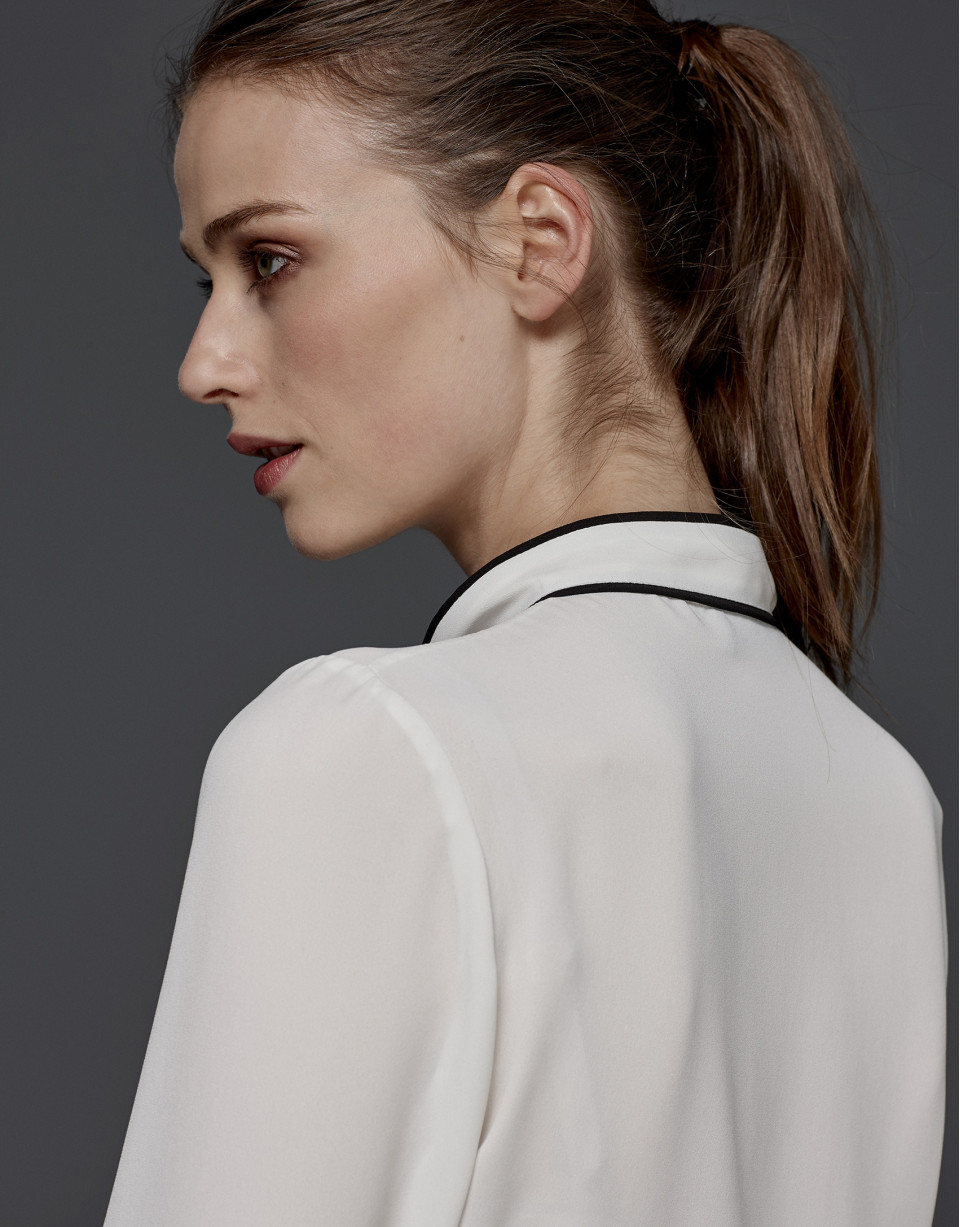 Camisa lazo cuello crudo
