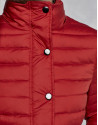 Plumífero corto rojo