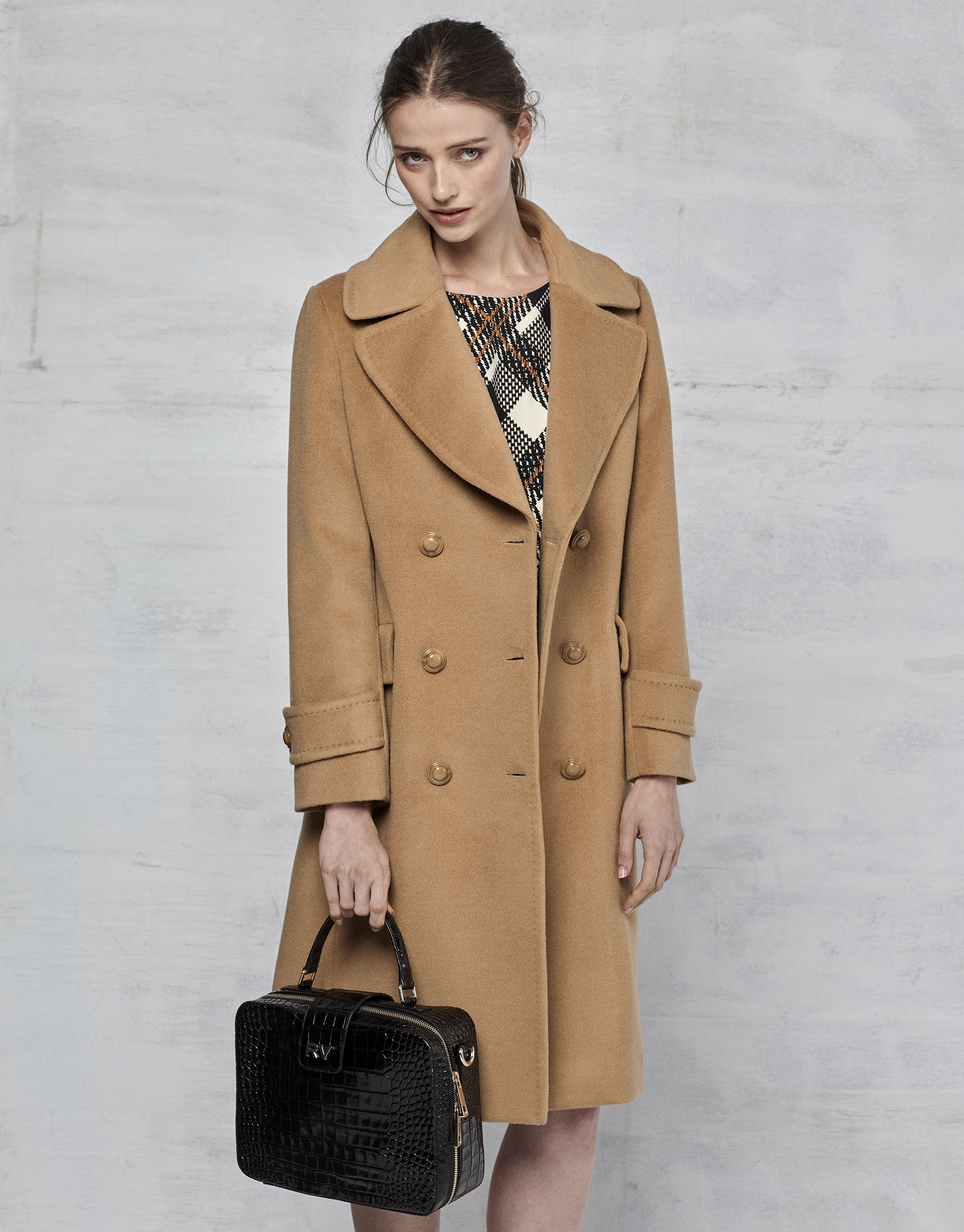 Long fitted camel coat