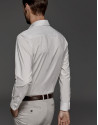 Camisa fantasía blanca con microestampado marrón