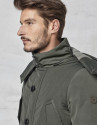 Parka color kaki con capucha y pelo