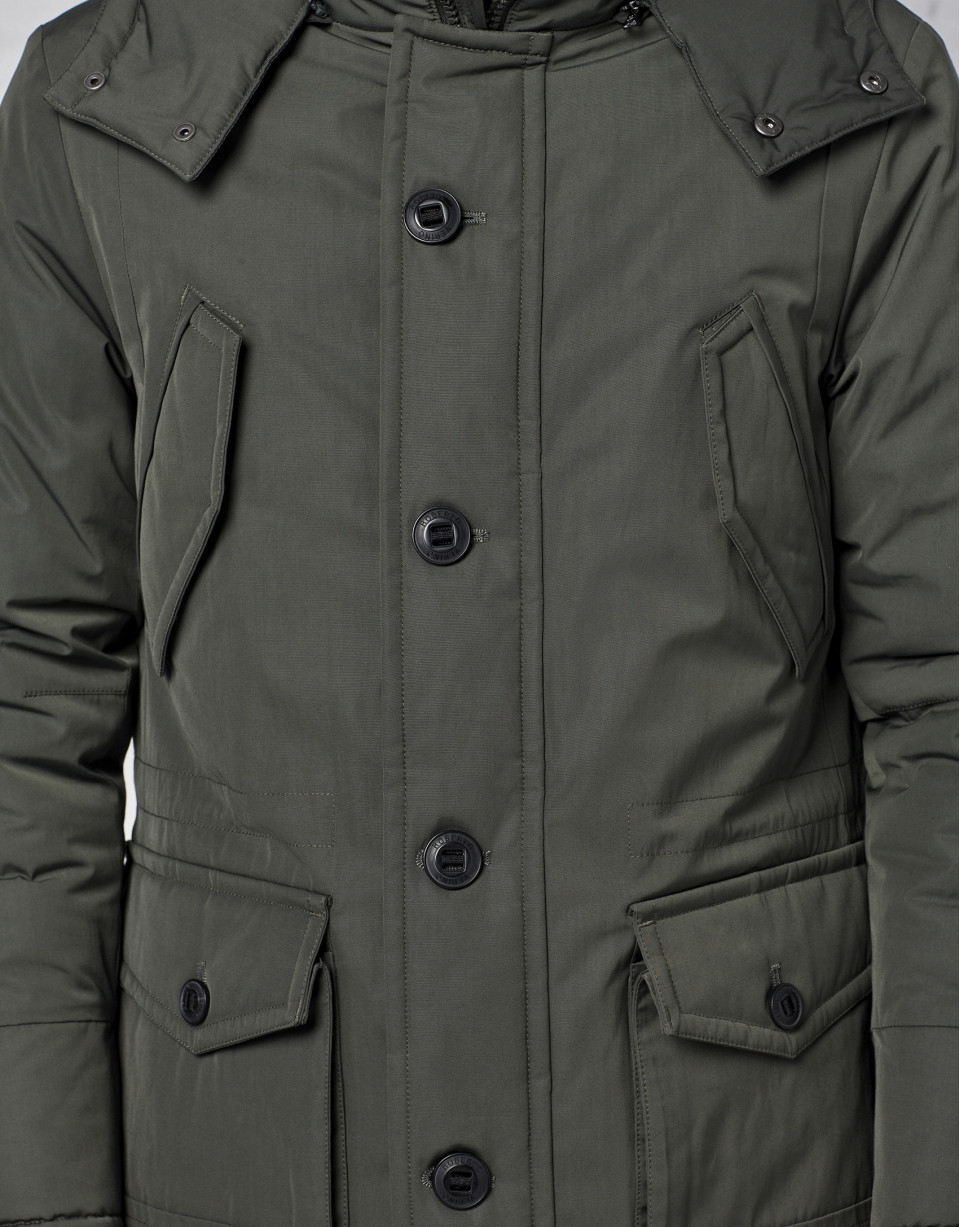 Parka color kaki con capucha y pelo